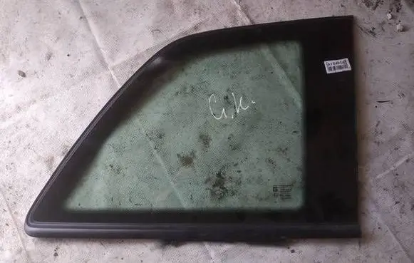 Opel Zafira B Rear side window as2