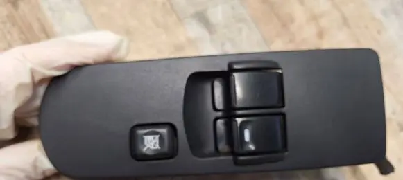 Mitsubishi Colt Electric window control switch MR587959 C8DD342M