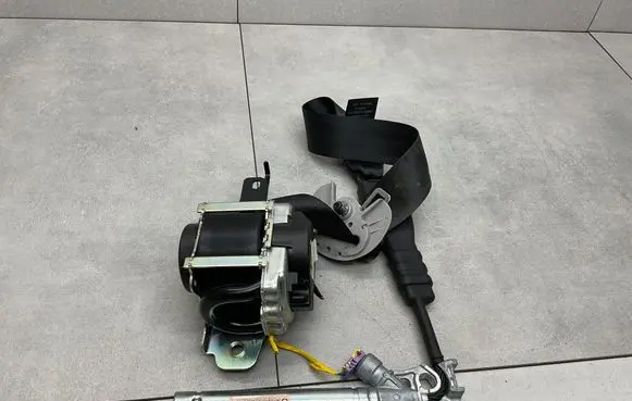 Hyundai Tucson TL Front seatbelt 631533300