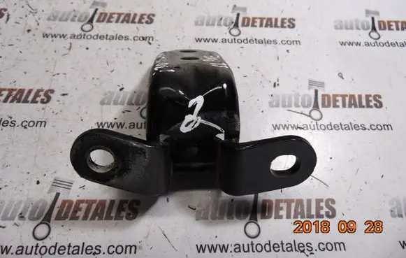 Hyundai i30 Front door upper hinge