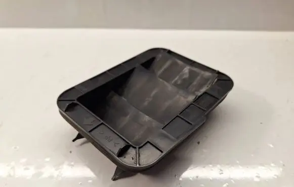 Quarter panel pressure vent