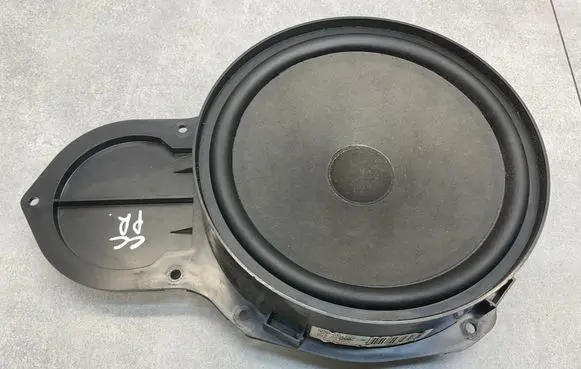 Volkswagen PASSAT CC Front door speaker 3C8035454