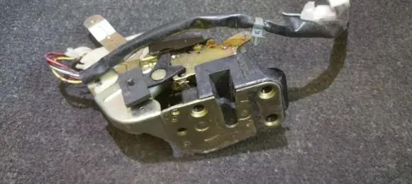 Mazda 626 Rear door lock 990326