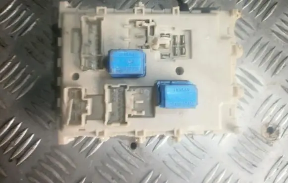Nissan Primera Fuse box set 24350av700