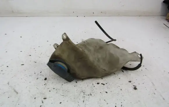 Volkswagen Polo III 6N 6N2 6NF Windshield washer fluid reservoir/tank 