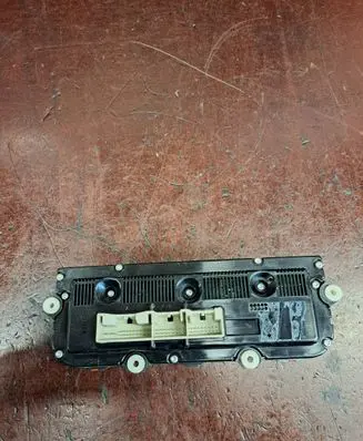 Volkswagen Touran I Climate control unit