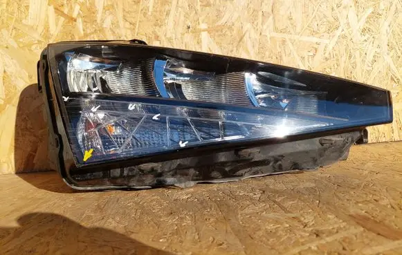 Skoda Scala Headlight/headlamp 657941016 3523107