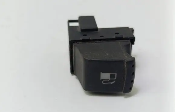 Volkswagen PASSAT B5.5 Fuel tank opening switch 1J0959833A