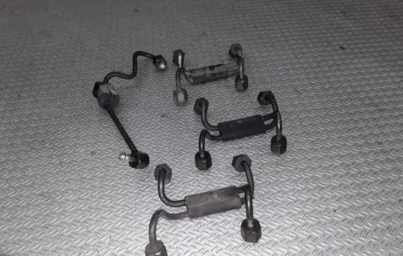 BMW 5 E39 Fuel injector supply line/pipe 