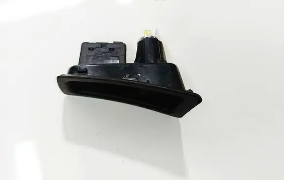 BMW 1 E81 E87 USB socket connector 61316930561 61316930561-30