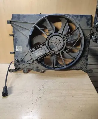 Volvo XC70 Radiator cooling fan shroud 30645253