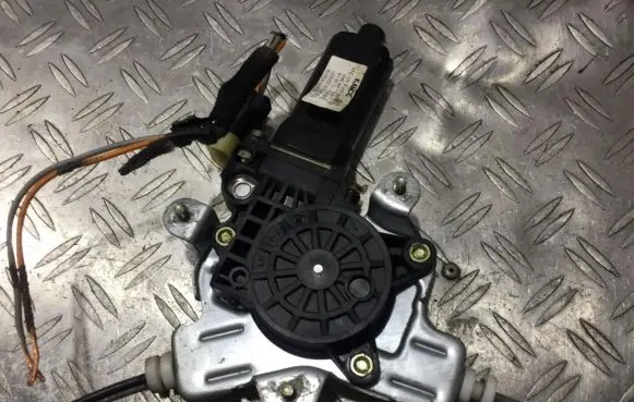 Hyundai Getz Front door window regulator motor f00s1a2419 988101c300