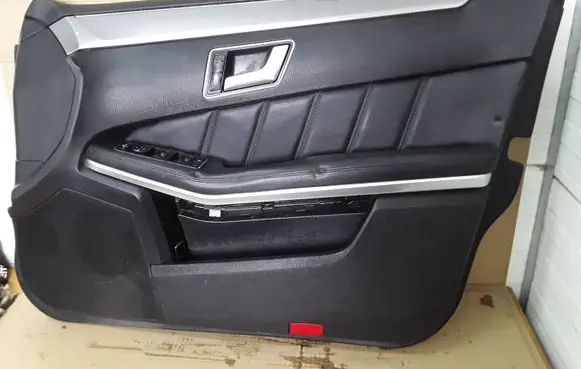Mercedes-Benz E W212 Front door card panel trim A2127270248 1697352