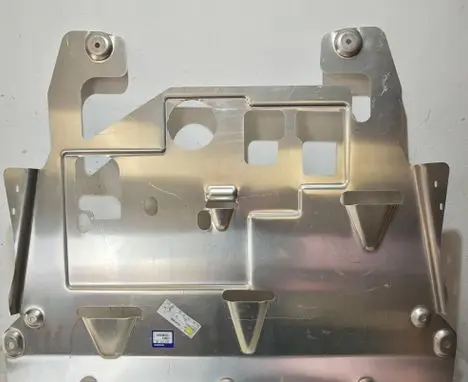 Volvo XC40 Engine splash shield/under tray 32147429