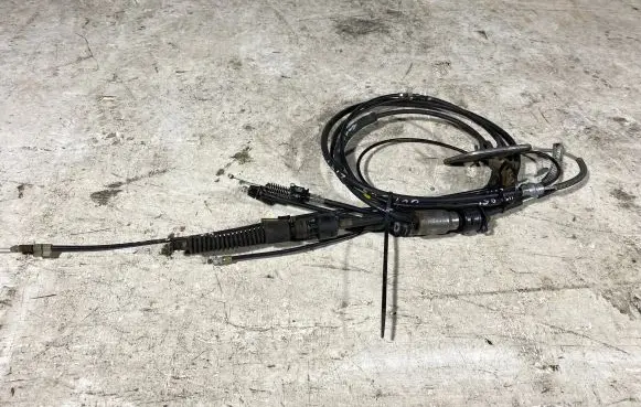 Handbrake/parking brake wiring cable