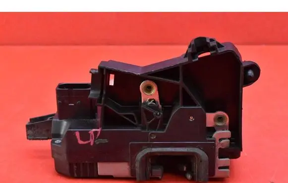 Opel Vectra C Front door lock 24447340