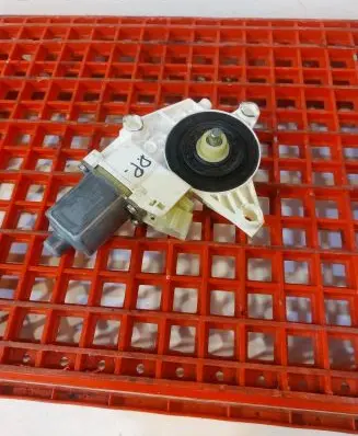 Mercedes-Benz E W212 Front door window regulator motor A2048200242 971218100