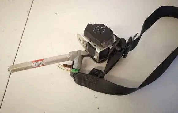 Volvo V70 Rear seatbelt 39859386