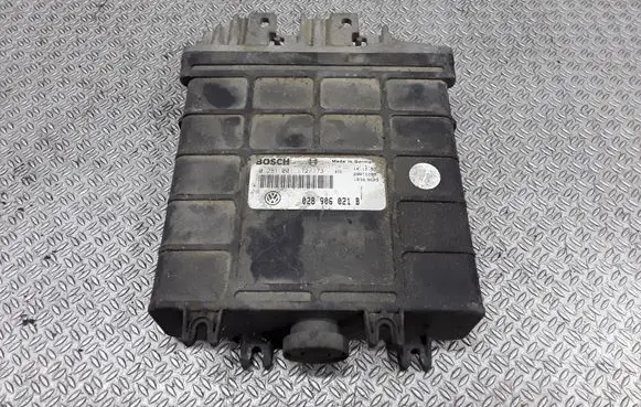 Volkswagen PASSAT B4 Engine control unit/module 0281001172 028906021B