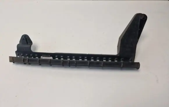 Audi Q7 4L Rear door windshield rail 4L0839068