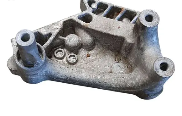 Volkswagen Golf VII Engine mounting bracket 04L199207