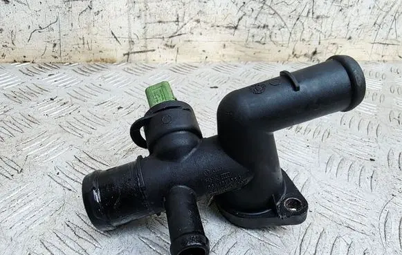 Audi TT Mk1 Engine coolant pipe/hose 06A121133J