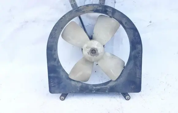 Honda Civic Radiator cooling fan shroud