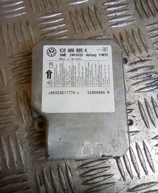 Volkswagen Polo IV 9N3 Airbag control unit/module 1C0909605K
