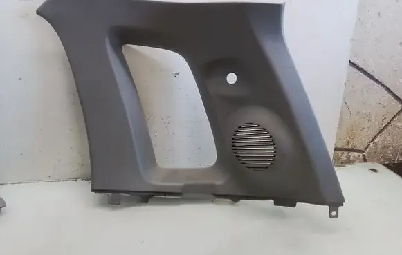 (D)pillar trim (top)