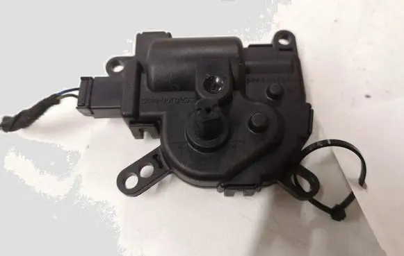 Ford Mondeo Mk III Air flap motor/actuator 1S7H19B634CA