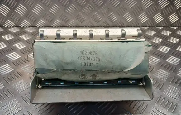 Subaru Impreza II Passenger airbag 1025676 4ES047275 110804T