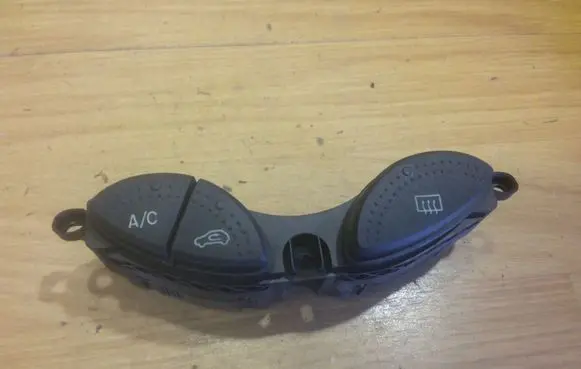 Ford Focus Windscreen/window heater switch 98AG19A945BG