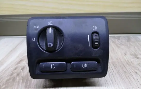 Volvo V70 Light switch 30739312