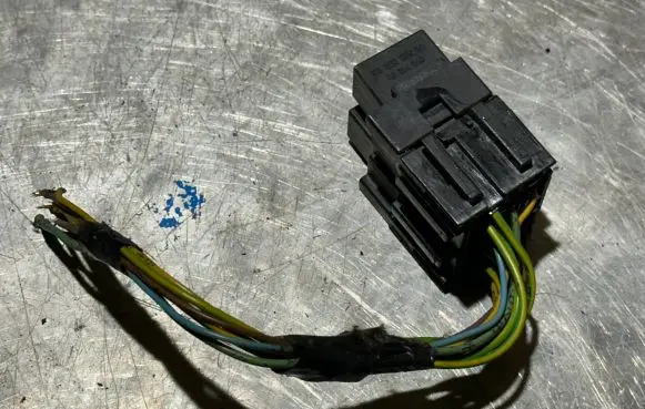 Citroen Jumpy Relay mounting block 9620220980