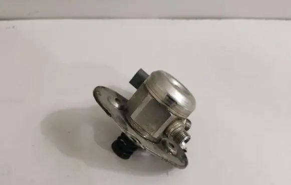 BMW 3 F30 F35 F31 Mechanical fuel pump 7584461