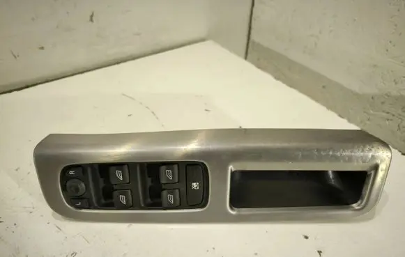 Volvo V50 Electric window control switch 8663817