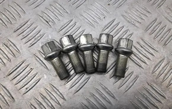 Audi A4 S4 B9 Nuts/bolts 