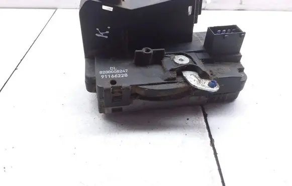 Opel Vivaro Front door lock 8200008247 91166228