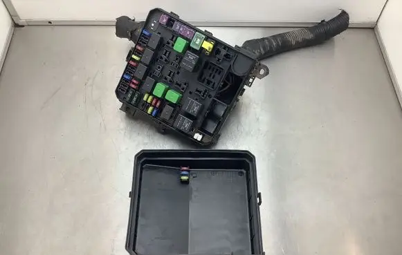 Peugeot 4007 Fuse box set PR07400000