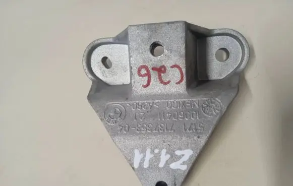 BMW X5 E70 Steering rack mounting bracket 7137353