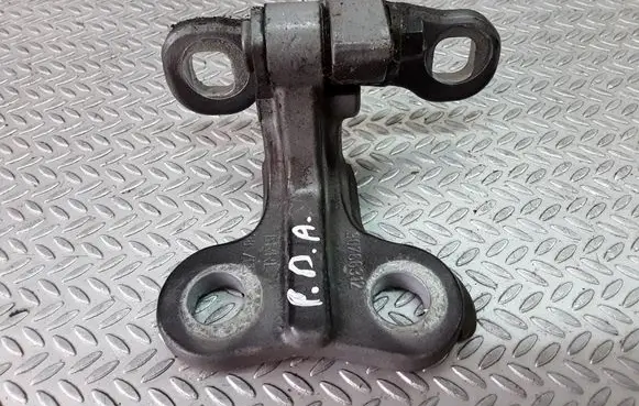 Volvo V50 Front door lower hinge 