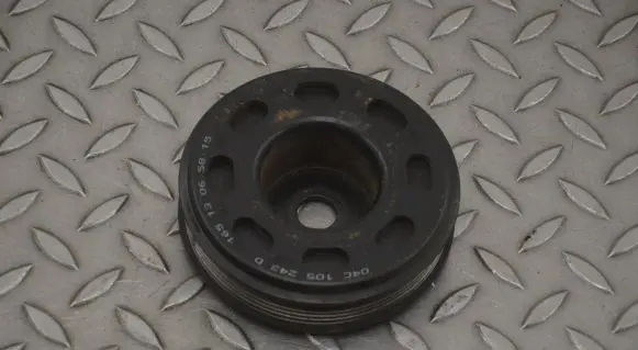 Volkswagen Polo V 6R Crankshaft pulley 04C105243D