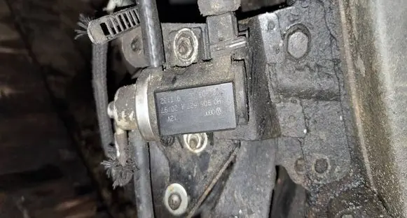 Volkswagen PASSAT B5 Turbo solenoid valve 1H0906627 97T132