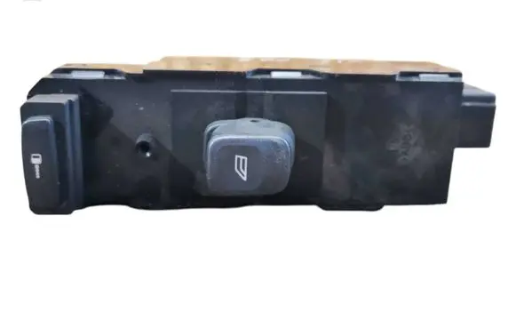 Volvo XC70 Electric window control switch 8682950 MR03XG00002