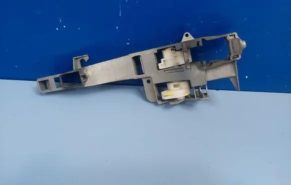 Peugeot 407 Front door exterior handle/bracket 9653401580