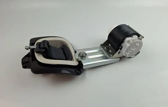 Subaru Forester SK Middle seatbelt (rear) 7J5720 E40645534