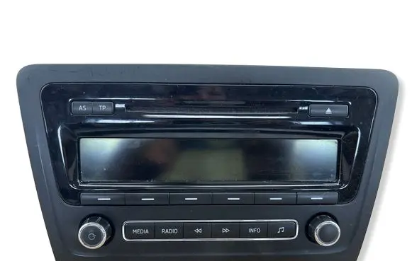 Skoda Rapid (NH) Radio/CD/DVD/GPS head unit 5J0035161E SKZ4Z2R1194466A