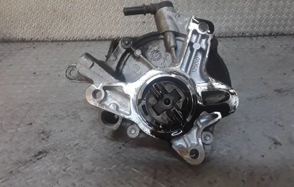 Ford Mondeo MK IV Vacuum pump 9673836180