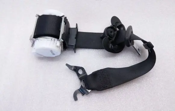BMW 1 E81 E87 Front seatbelt 33059849 33041289