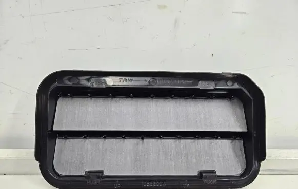 Opel Karl Quarter panel pressure vent 13588034 yr00206280